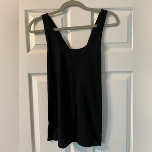 Black Amazon Essentials Women's Studio Lightweight Keyhole Tank. Size Medium.